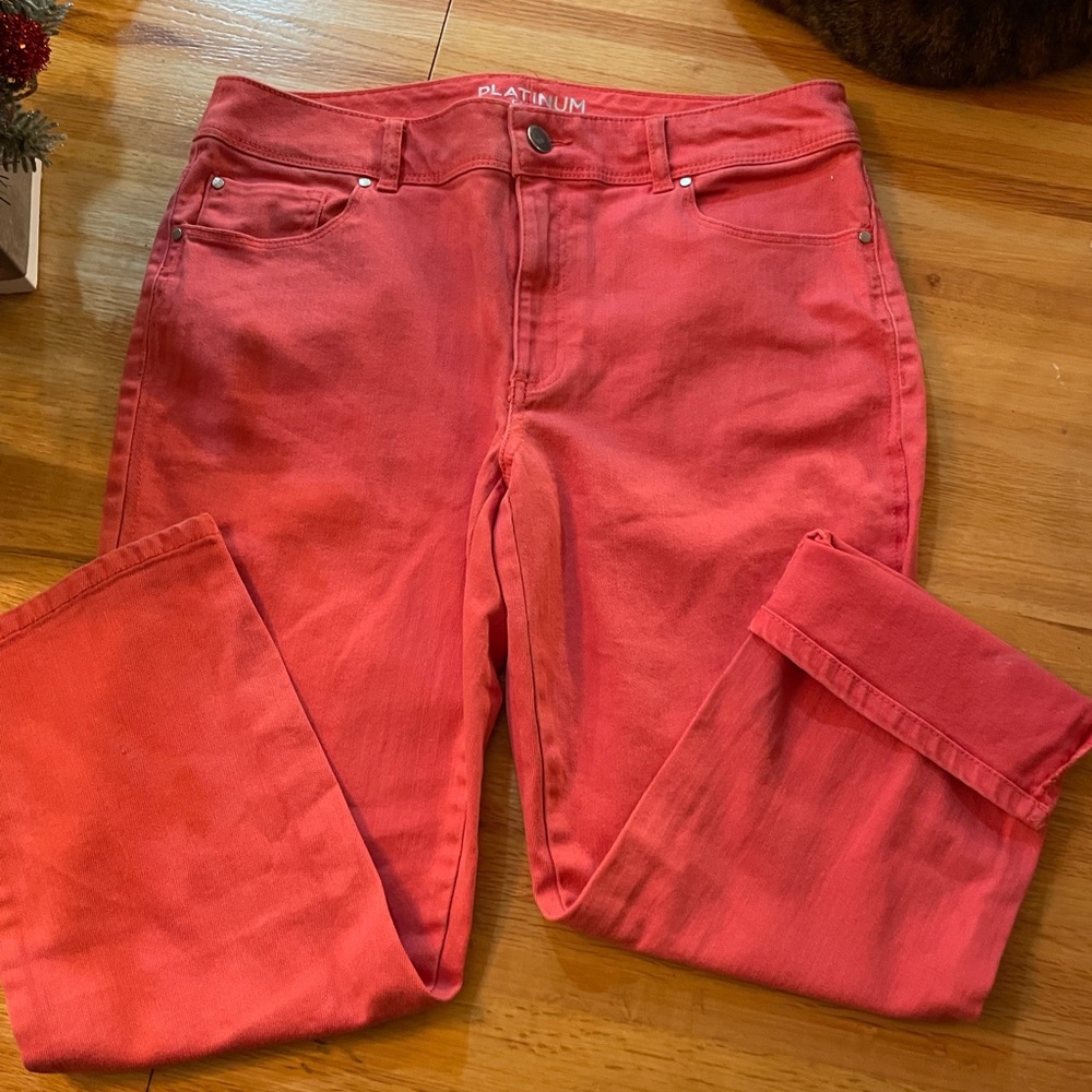 Chicos Platinum crop jeans.Such a great color! Size 8, or .5 in Chico’s size.